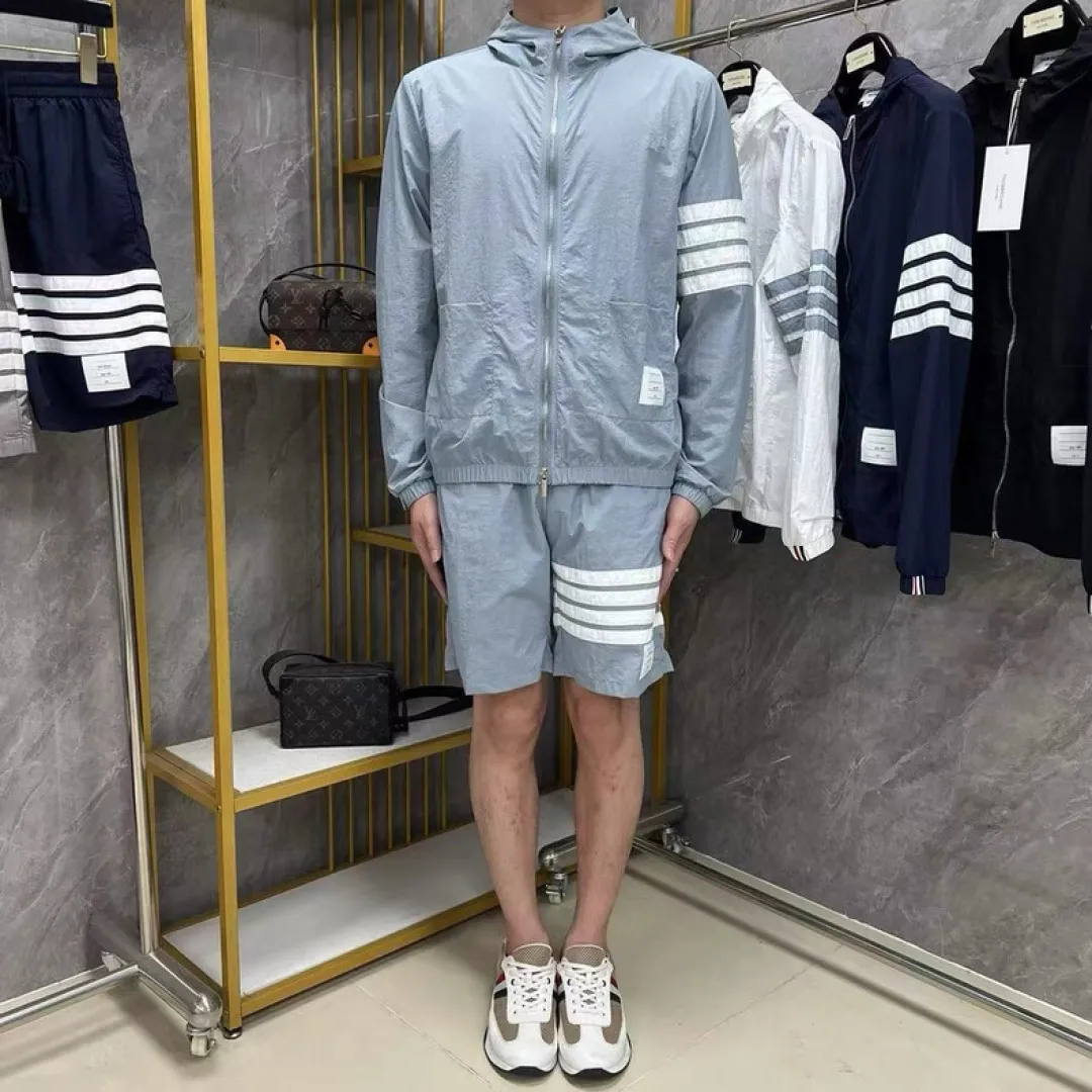 ：F 36（TB ） In Stock THOM BROWNE .TB Classic White Same Style ：White/Gray/Navy Blue/Black Size：1/2/3/4